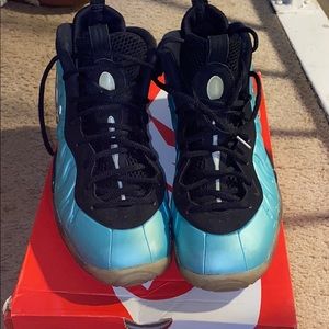 ELECTRIC BLUE' foam posits